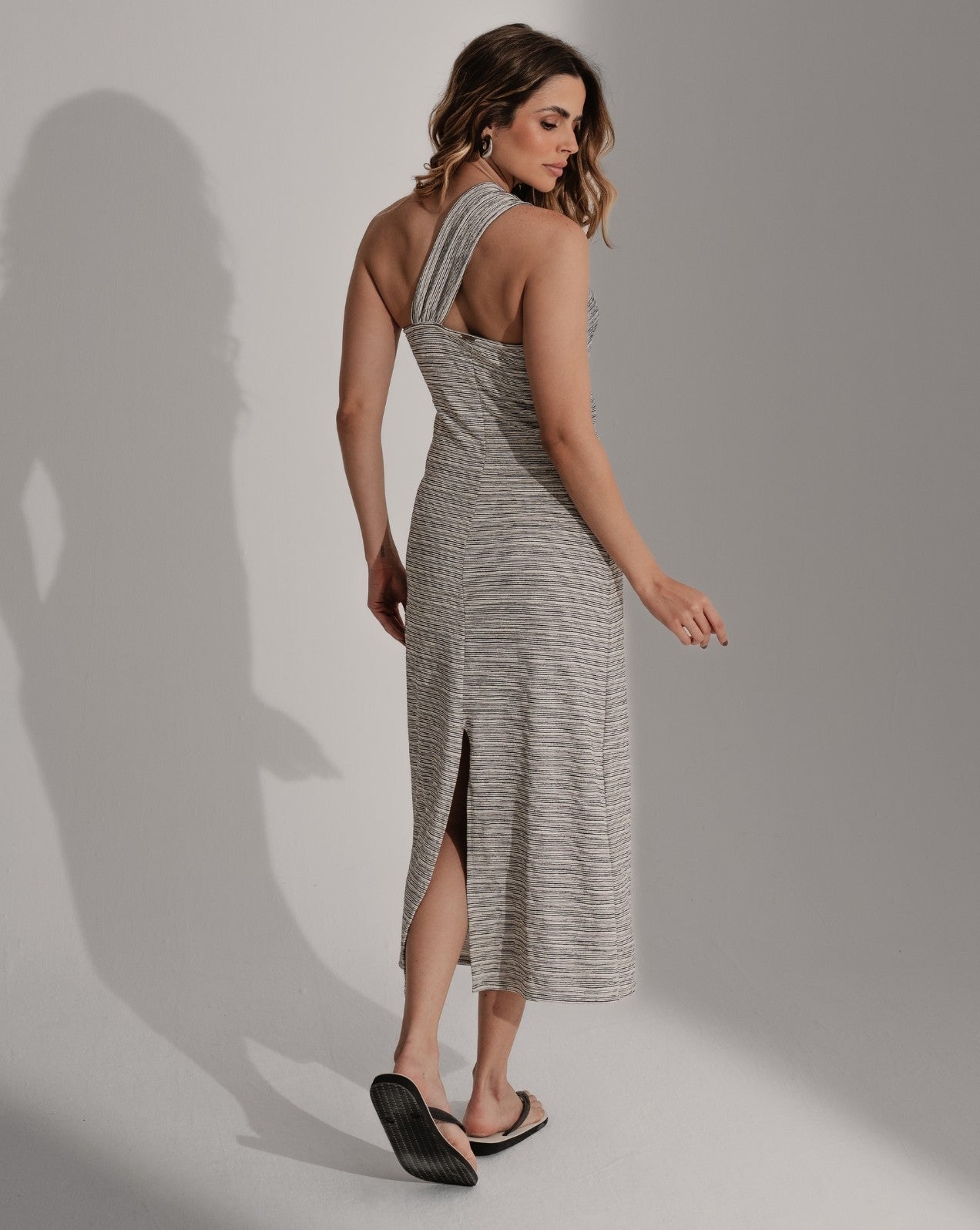 Vestido assimétrico com pedraria dualité - Imagem 2