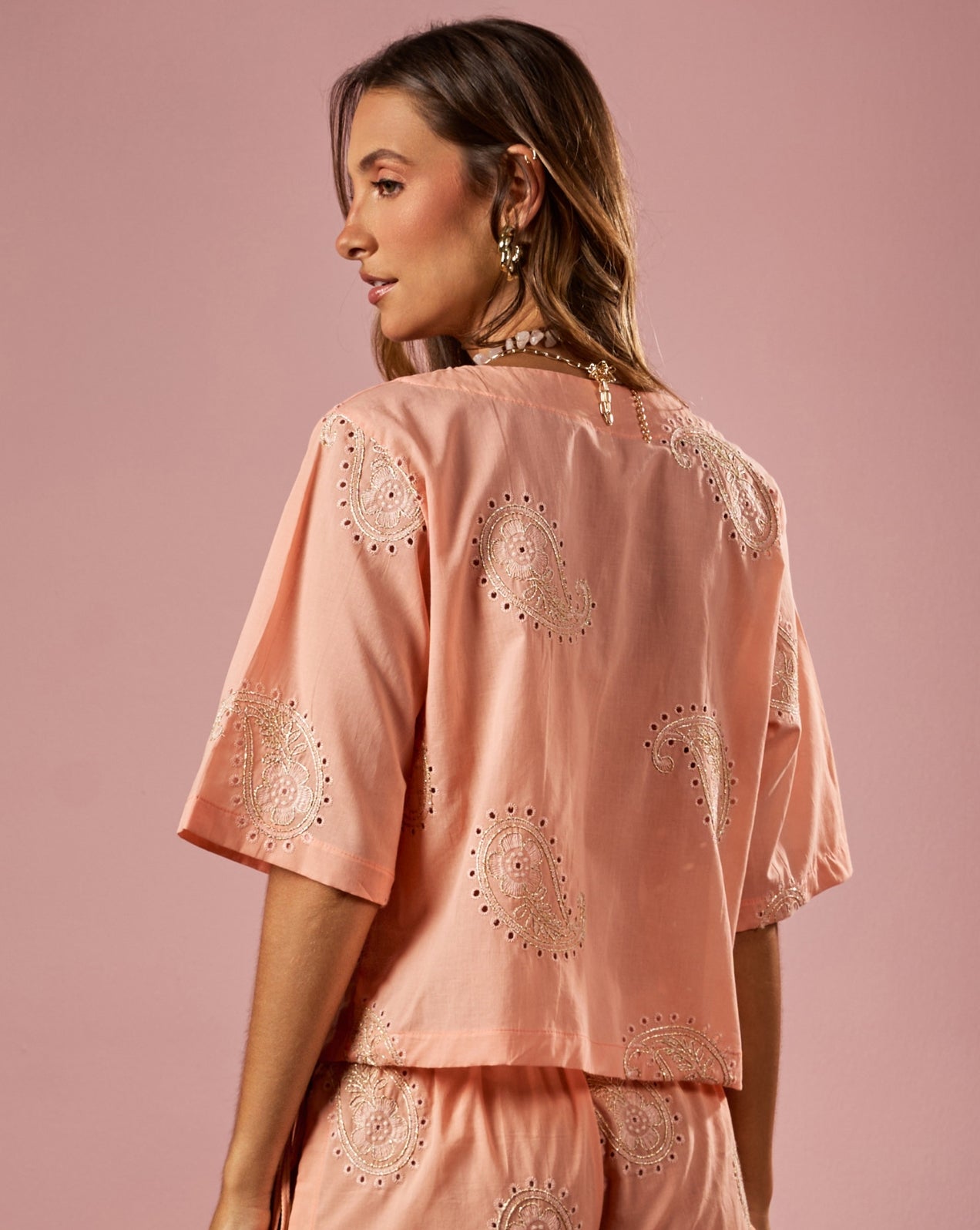 Camisa bordada paisley rosa