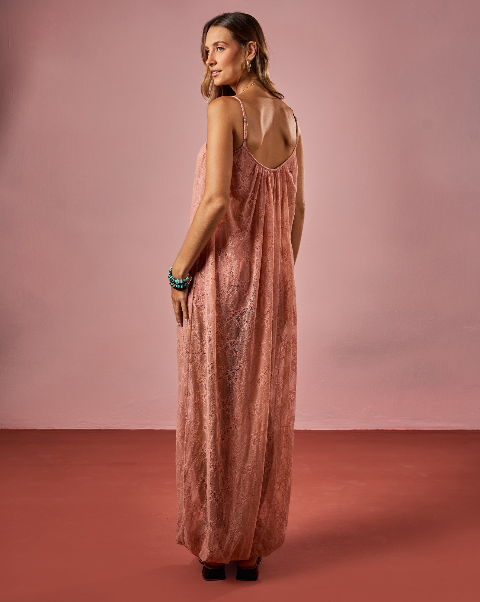 Macacão renda rosa aladim