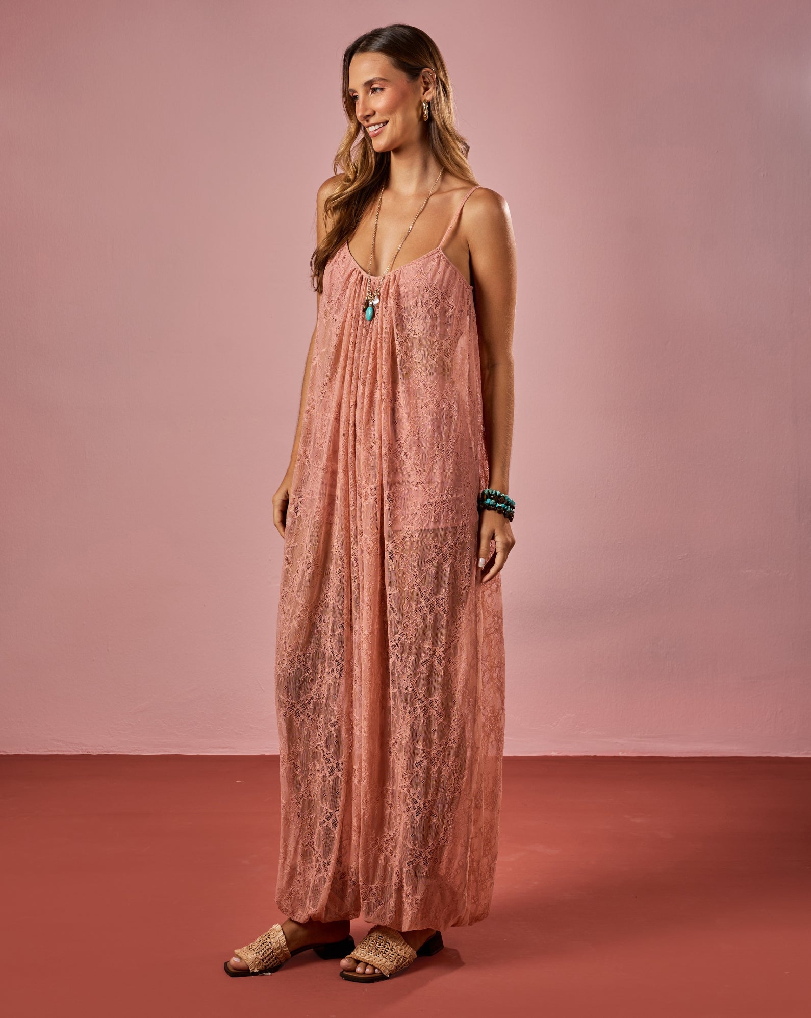 Macacão renda rosa aladim